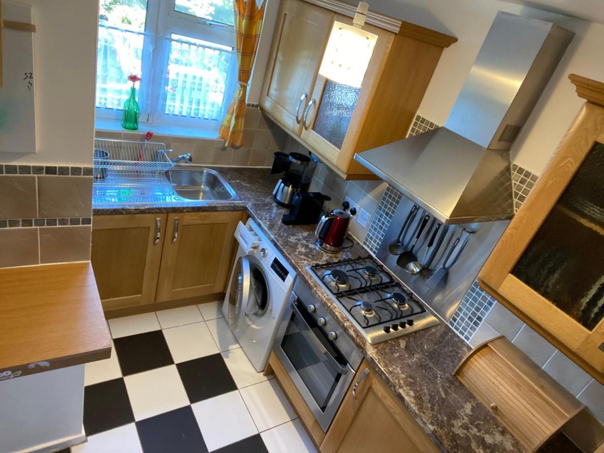 Beautiful 2 Bedroom & Balcony Flat In Central 런던 외부 사진