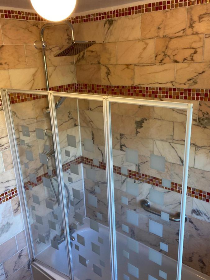 Beautiful 2 Bedroom & Balcony Flat In Central 런던 외부 사진