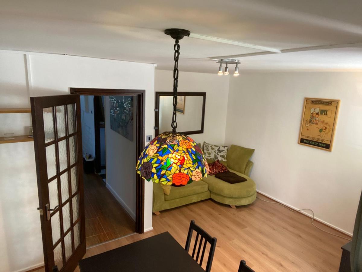 Beautiful 2 Bedroom & Balcony Flat In Central 런던 외부 사진